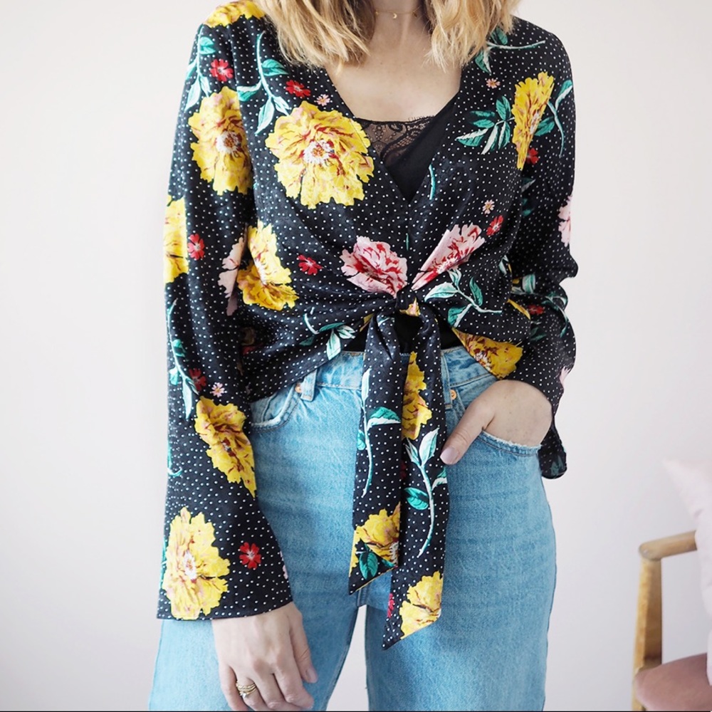 TOPSHOP | BLACK FLORAL/POLKA DOT TIE FRONT CROPPED LONG SLEEVE TOP